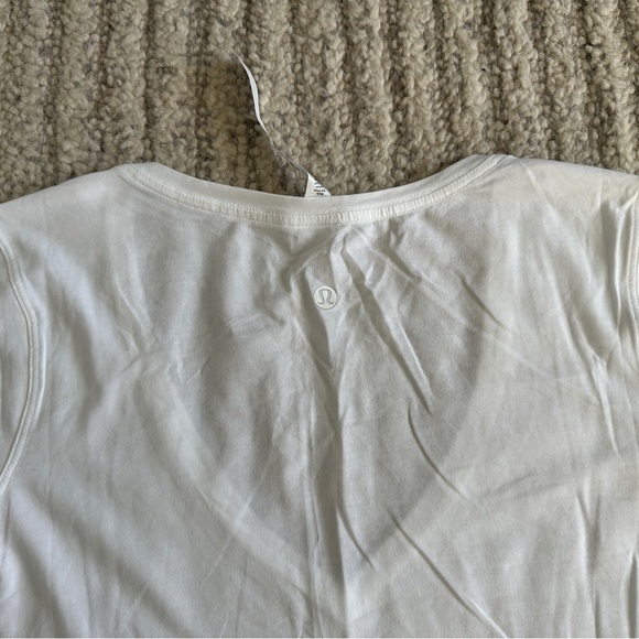Lululemon Love Tee, Sz 6, NWT - Picture 7 of 9